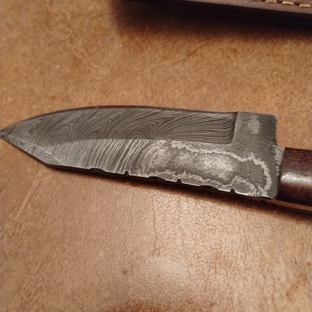 New Damascus steel blade men's hunting knife with sheath white and brown - Picture 7 of 9